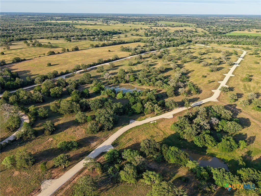 2 acres in Gonzales County - photo 2