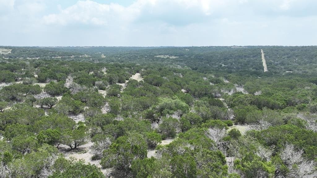 124.89 acres in Edwards County - photo 17