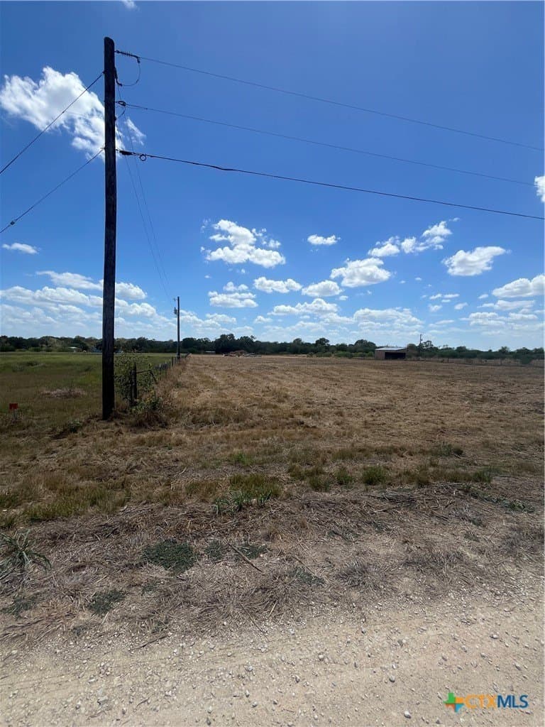 3 acres in Gonzales County - photo 2