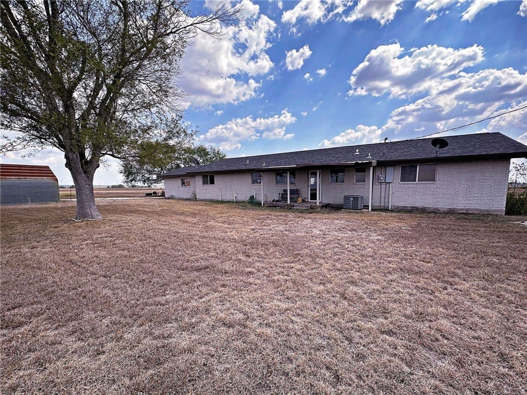 10 acres in Bee County - photo 21