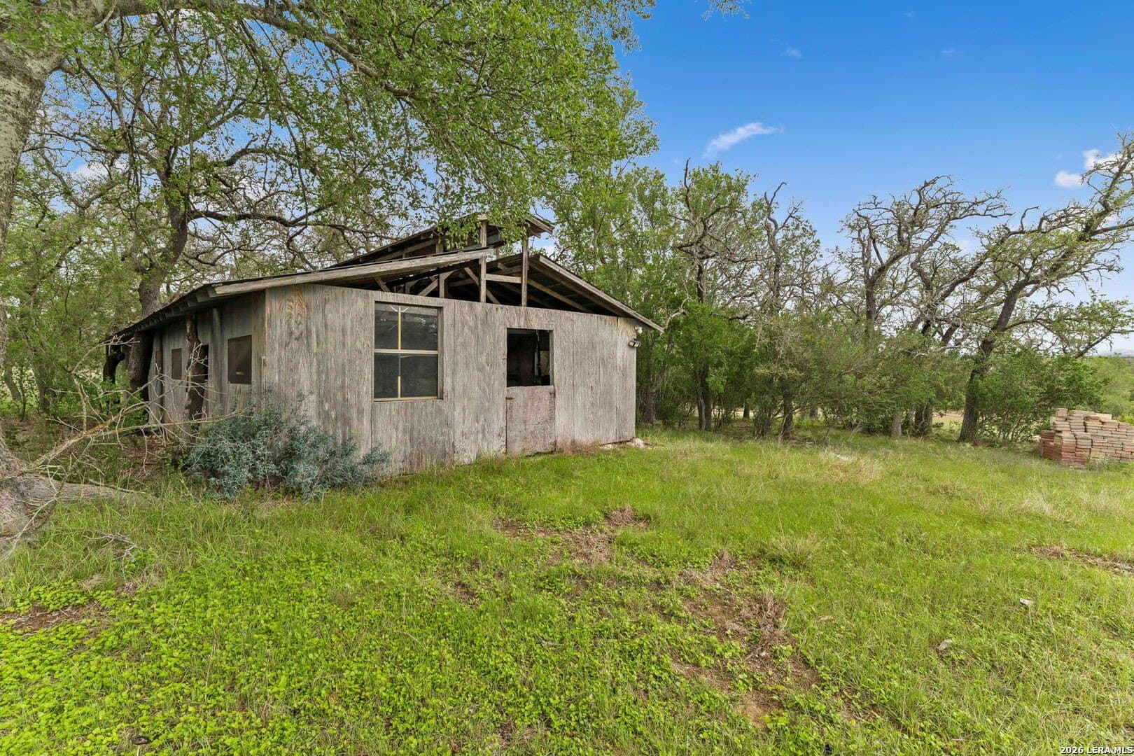 11.9 acres in Bandera County gallery image 4