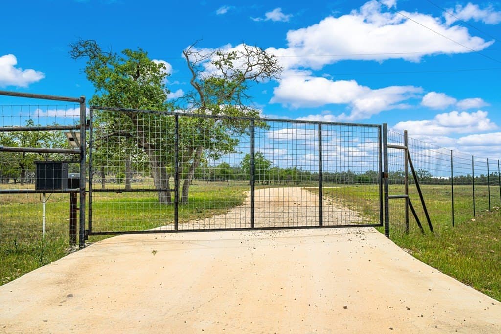 117.06 acres in Gillespie County - photo 32