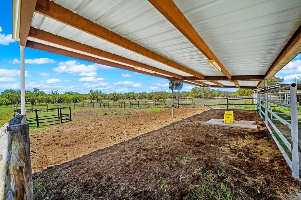117.06 acres in Gillespie County - photo 18