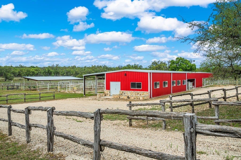 117.06 acres in Gillespie County - photo 10