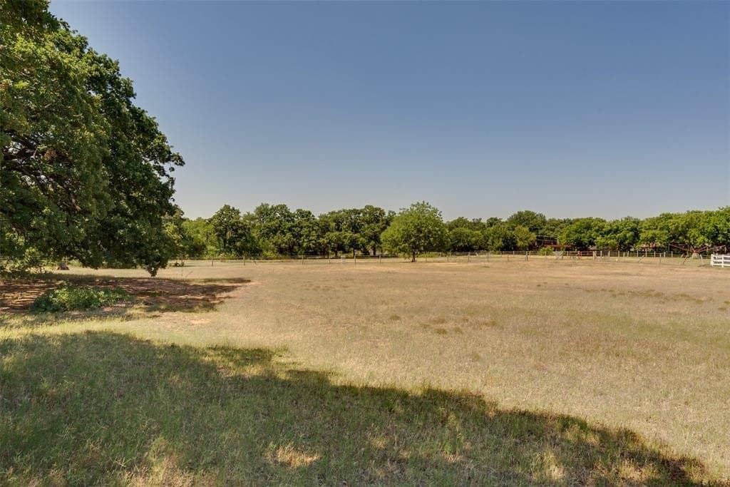 8.93 acres in Tarrant County gallery image 4