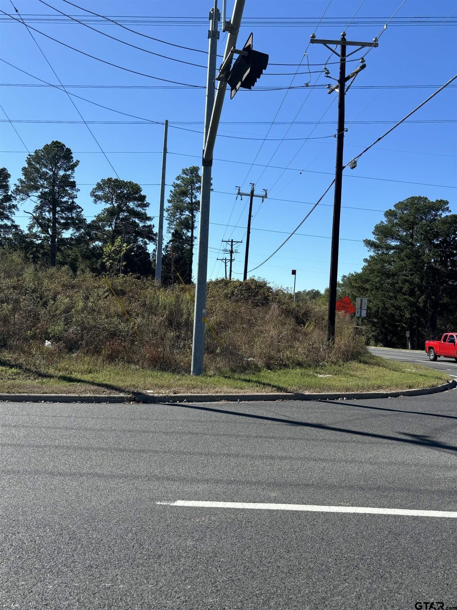 1.6 acres in Smith County gallery image 3