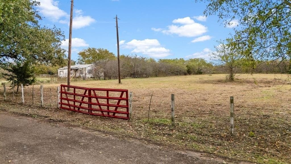 6.8 acres in McLennan County gallery image 2