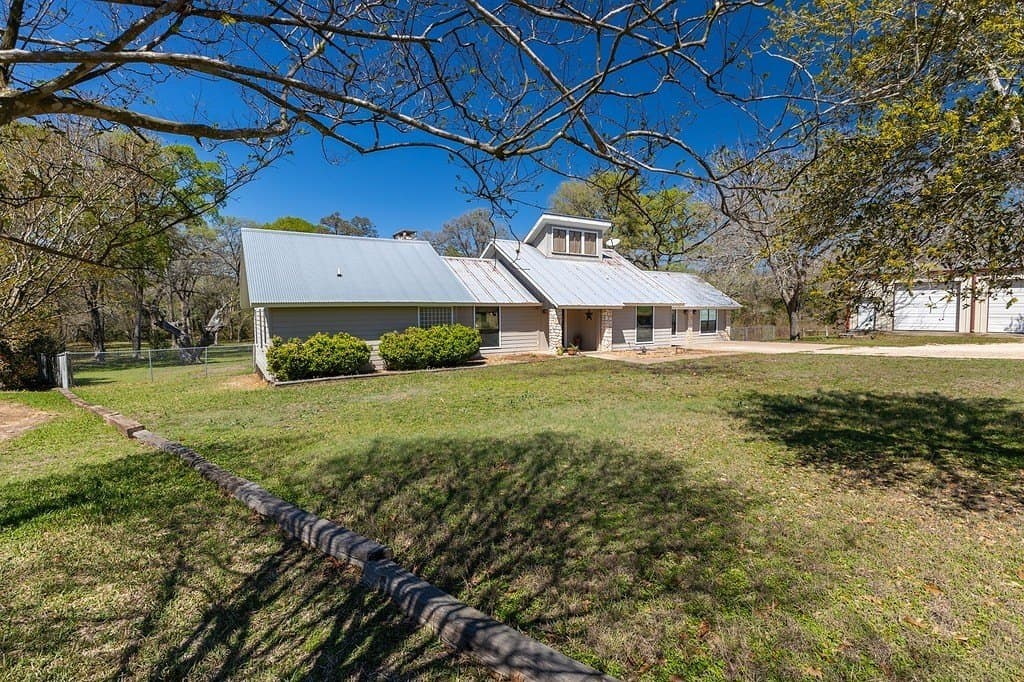 1.64 acres in Fayette County gallery image 2