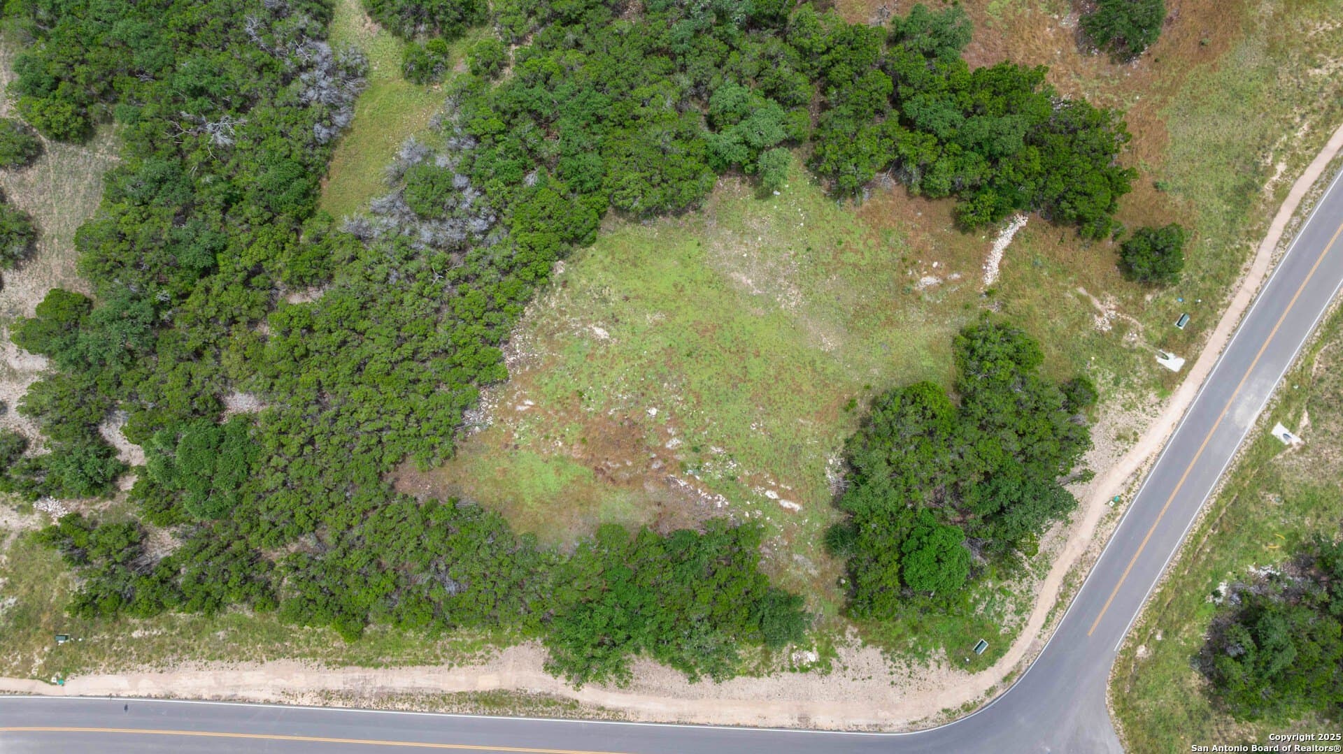 2.1 acres in Kendall County gallery image 2