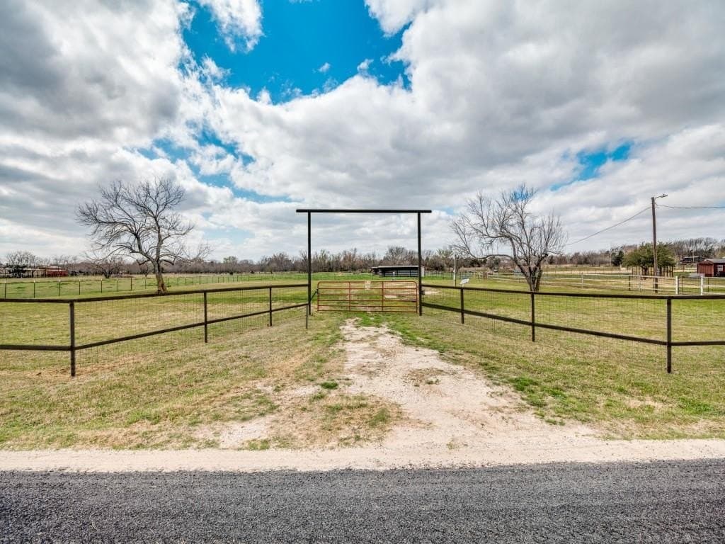 4.75 acres in Hunt County