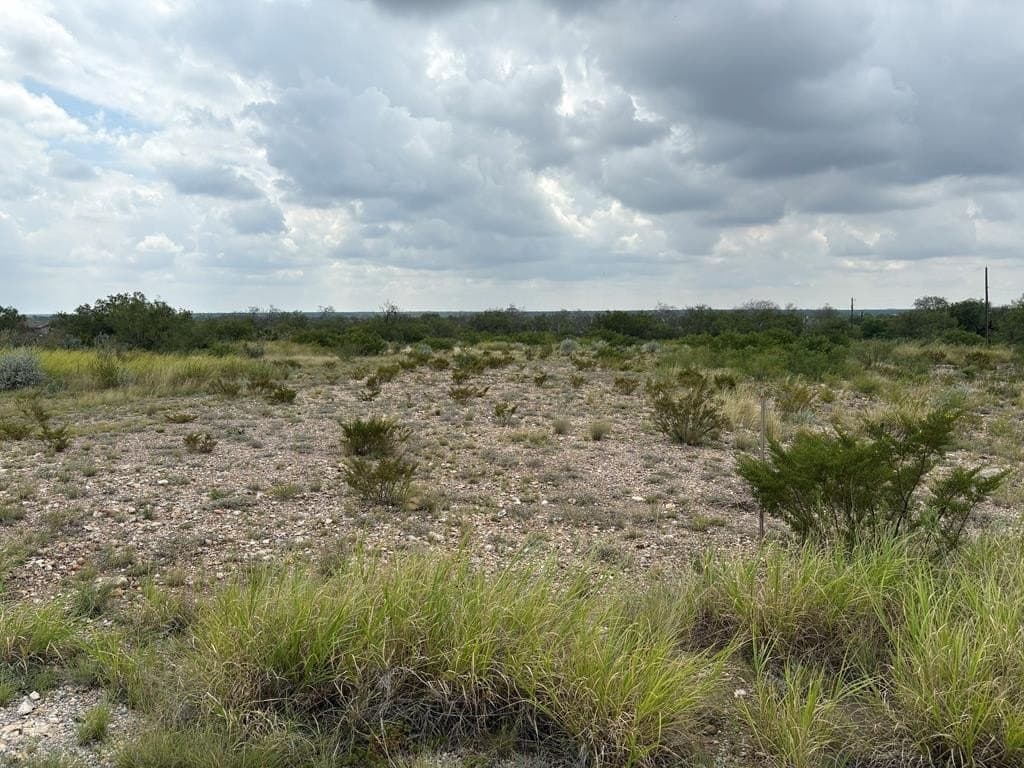 0.6 acres in Maverick County