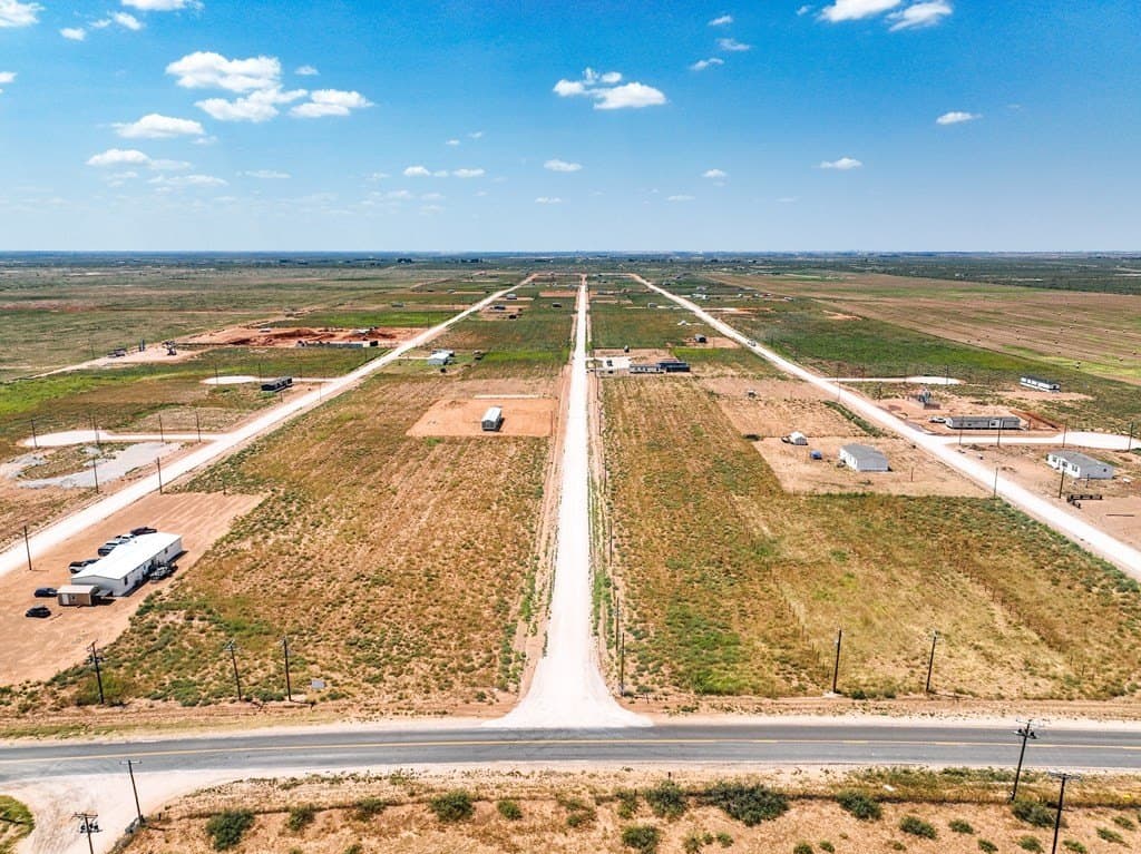 1 acres in Midland County gallery image 4