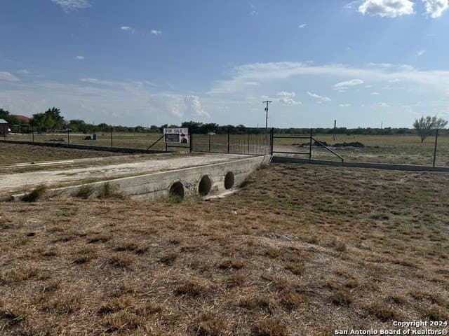 10 acres in Zavala County gallery image 3