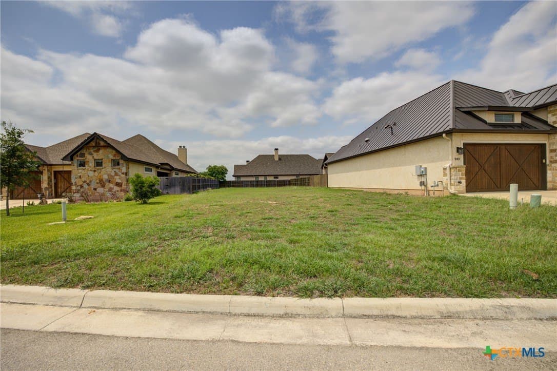0.18 acres in Comal County - photo 12