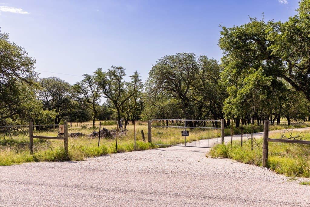 15 acres in Kerr County gallery image 2