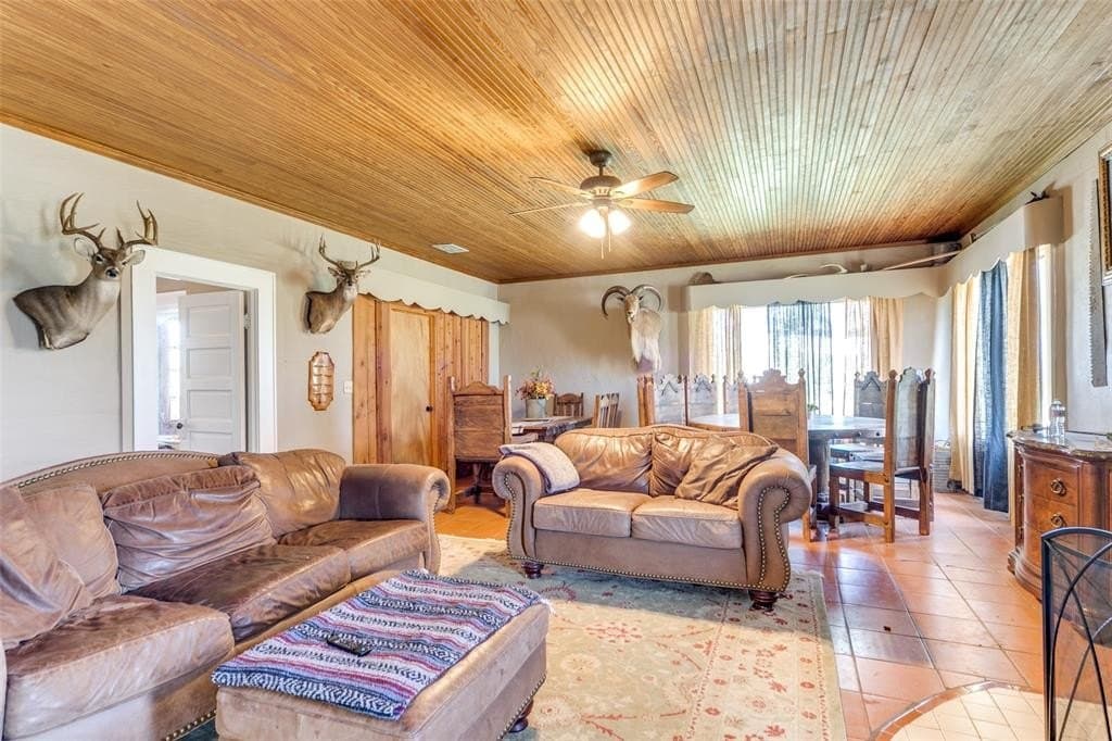 780 acres in Sutton County gallery image 4