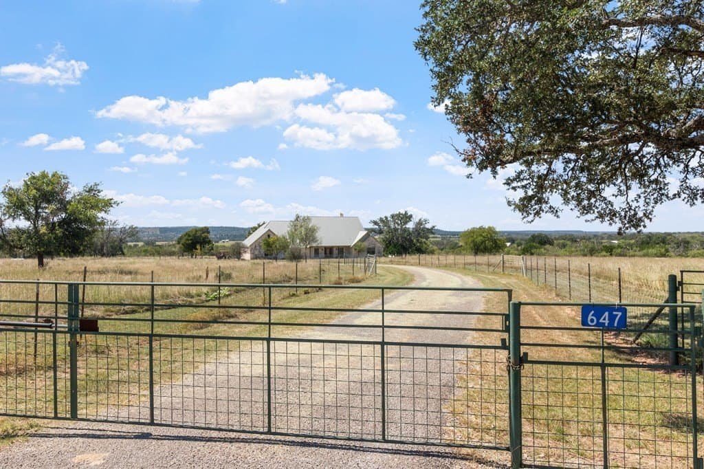 28.13 acres in Gillespie County gallery image 4