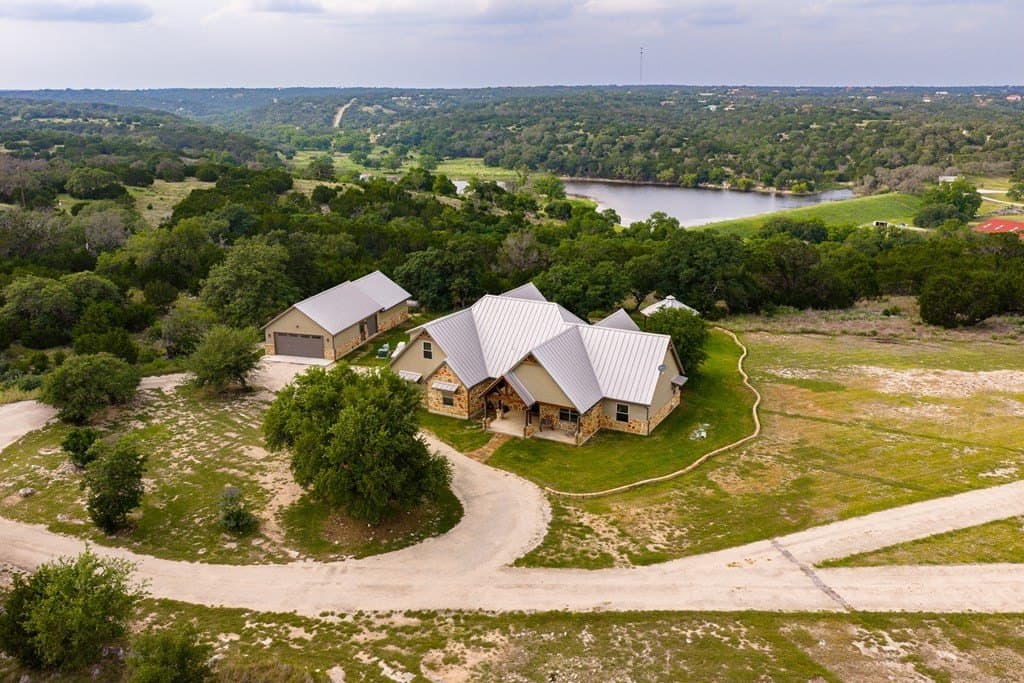 9.77 acres in Kerr County gallery image 3