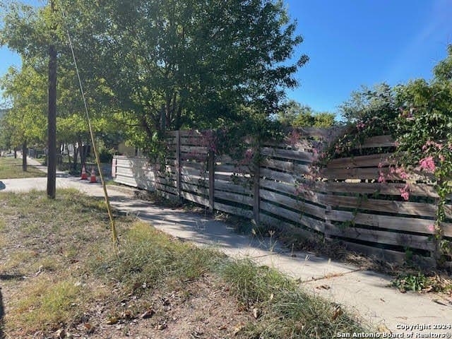 0.1 acres in Bexar County gallery image 2