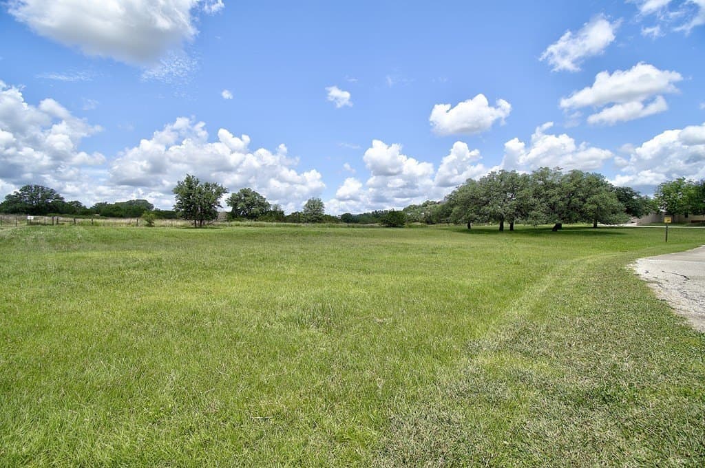 1.5 acres in Kerr County gallery image 2