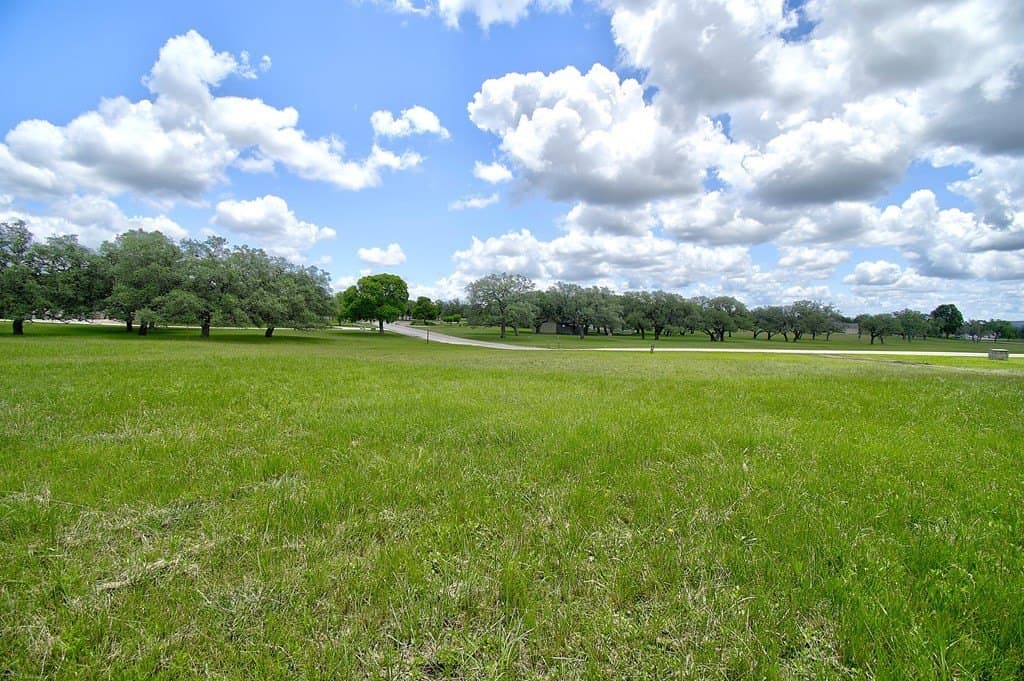 1.5 acres in Kerr County gallery image 4