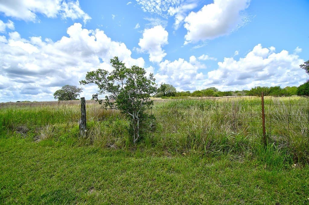 1.5 acres in Kerr County - photo 7