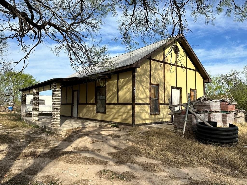 20,000 acres in Maverick County