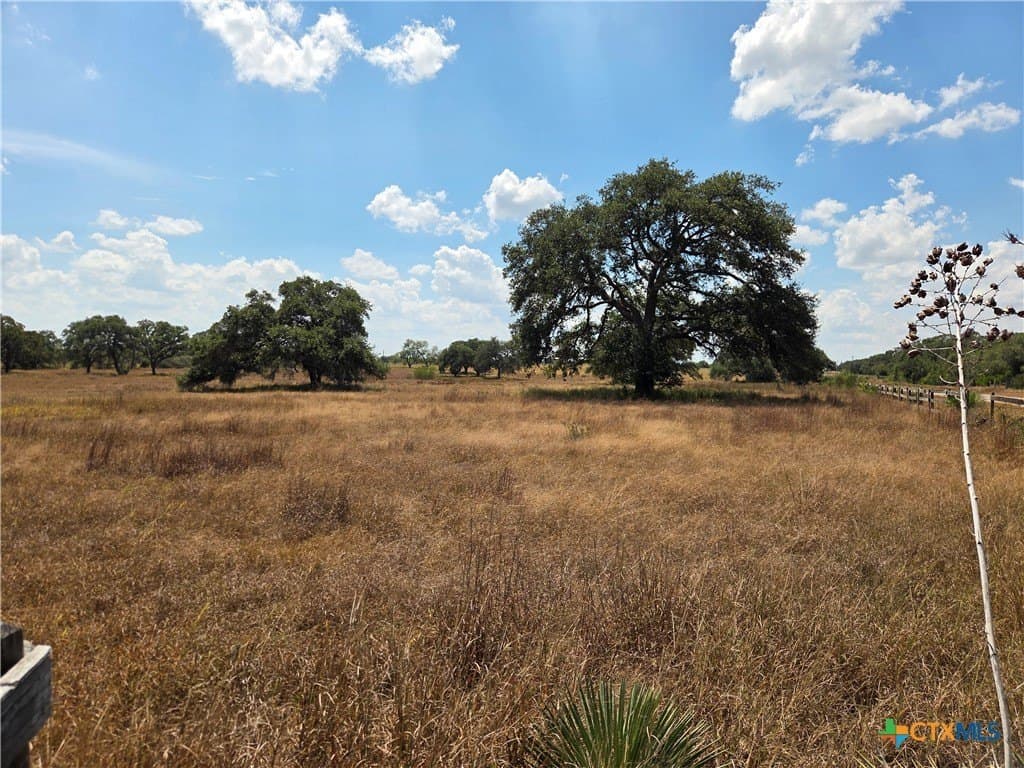 8.95 acres in DeWitt County featured view