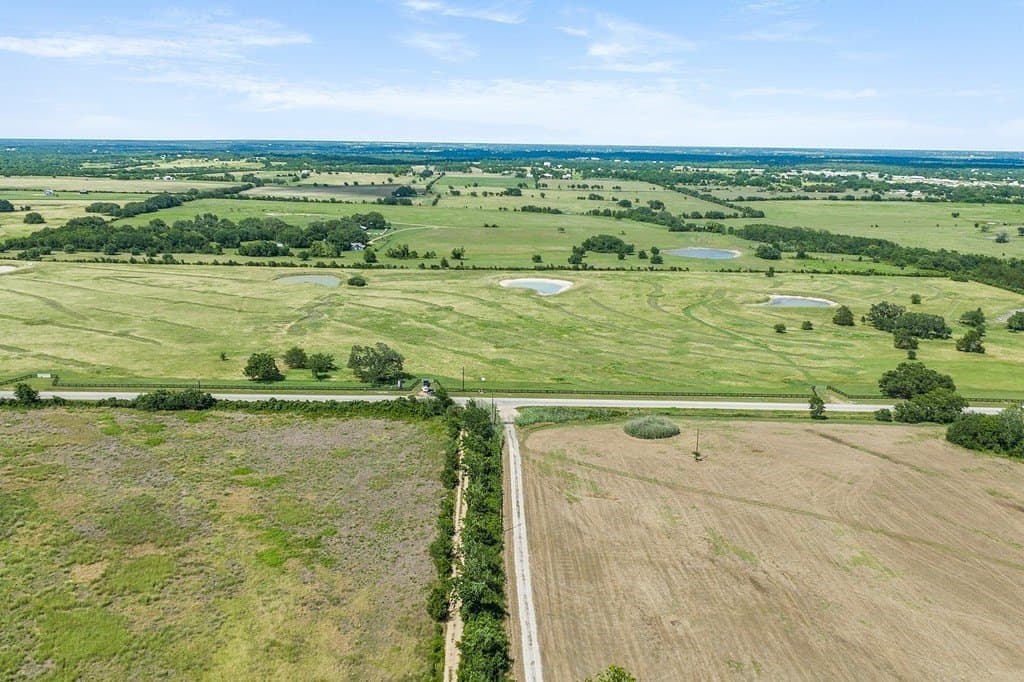 6.69 acres in Fayette County gallery image 2
