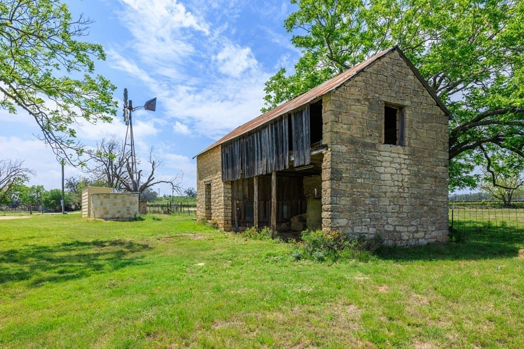 95.16 acres in Gillespie County - photo 6