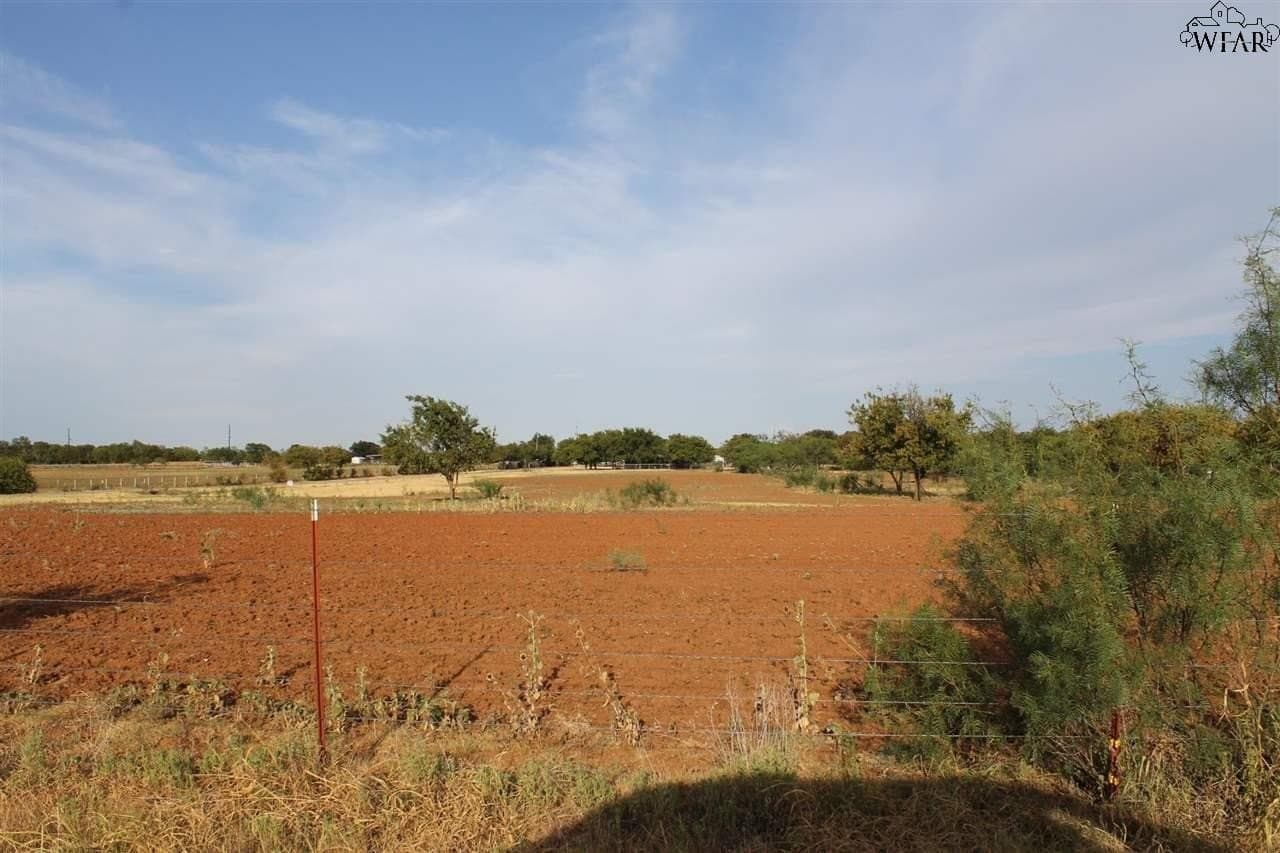 10 acres in Archer County gallery image 4
