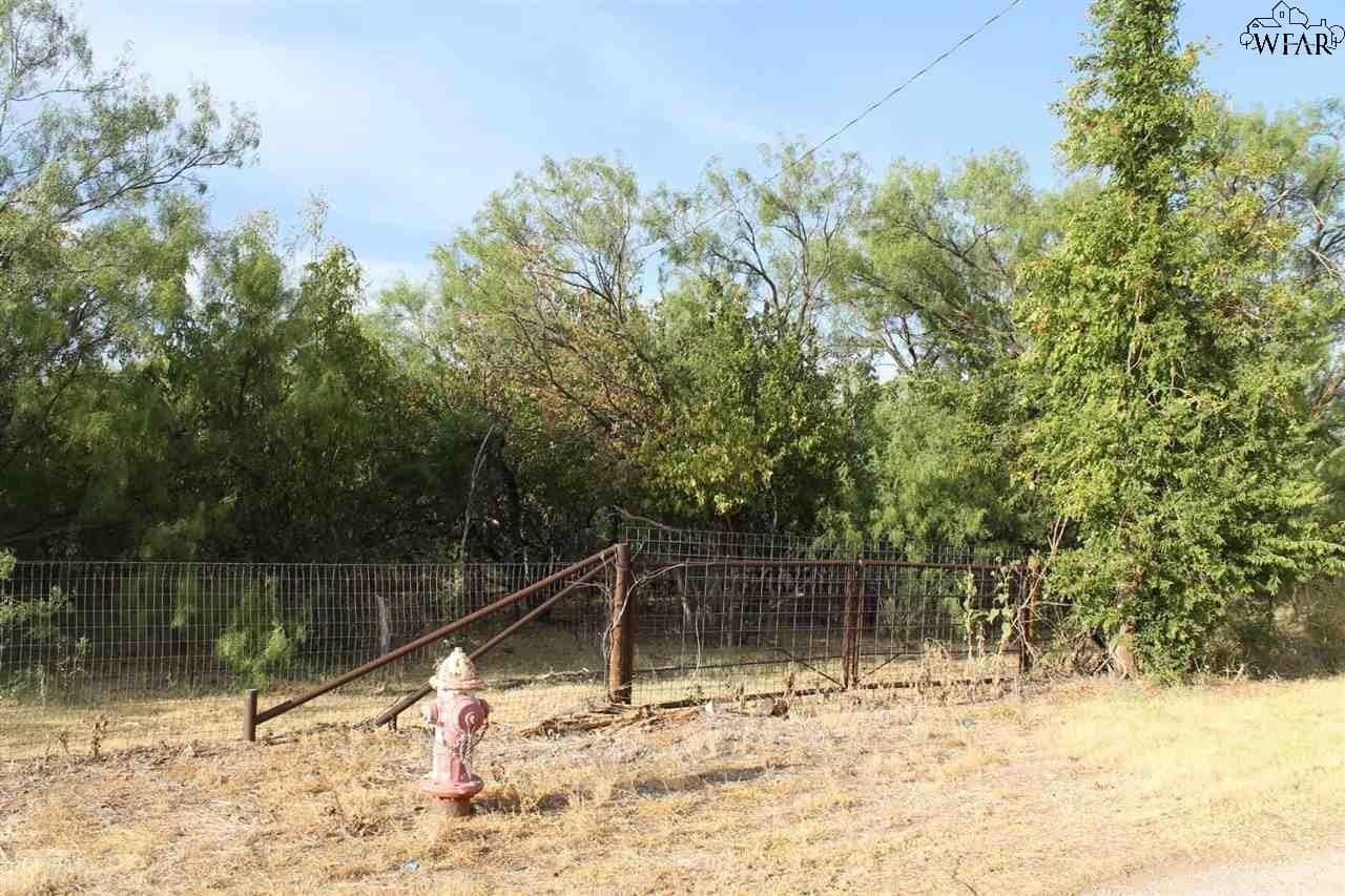 10 acres in Archer County