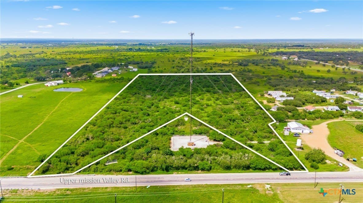 19 acres in Victoria County
