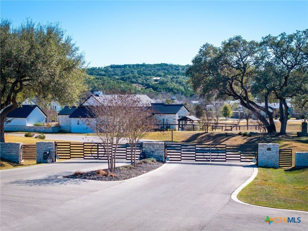 1 acres in Comal County - photo 15