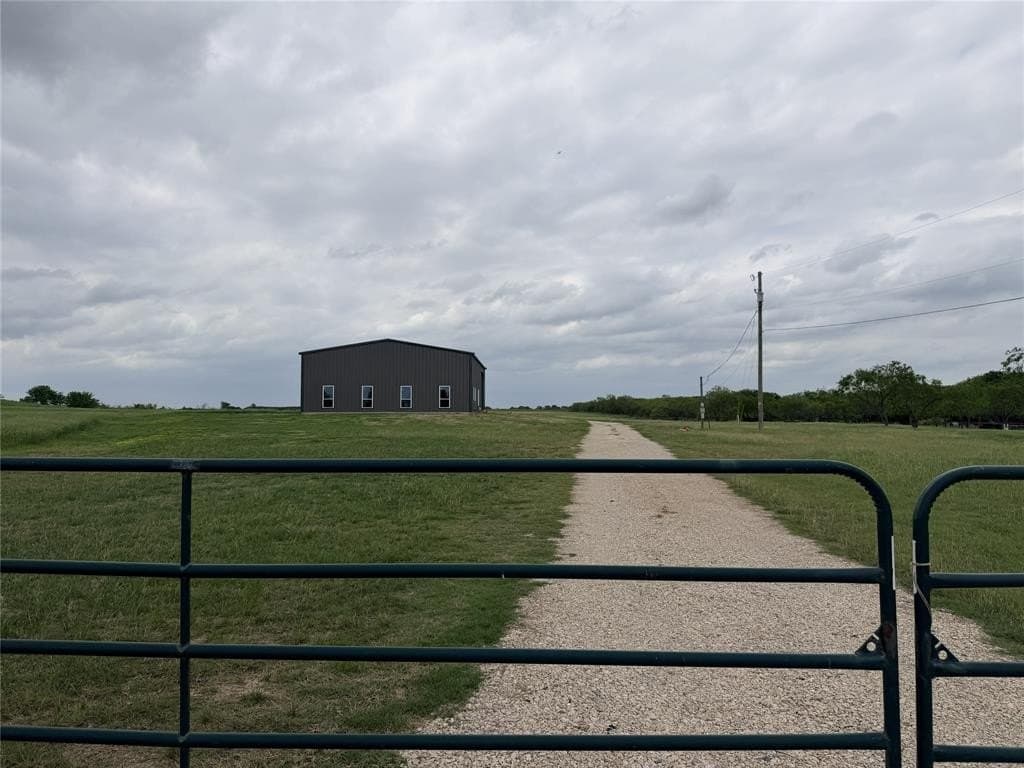 14 acres in Ellis County gallery image 3