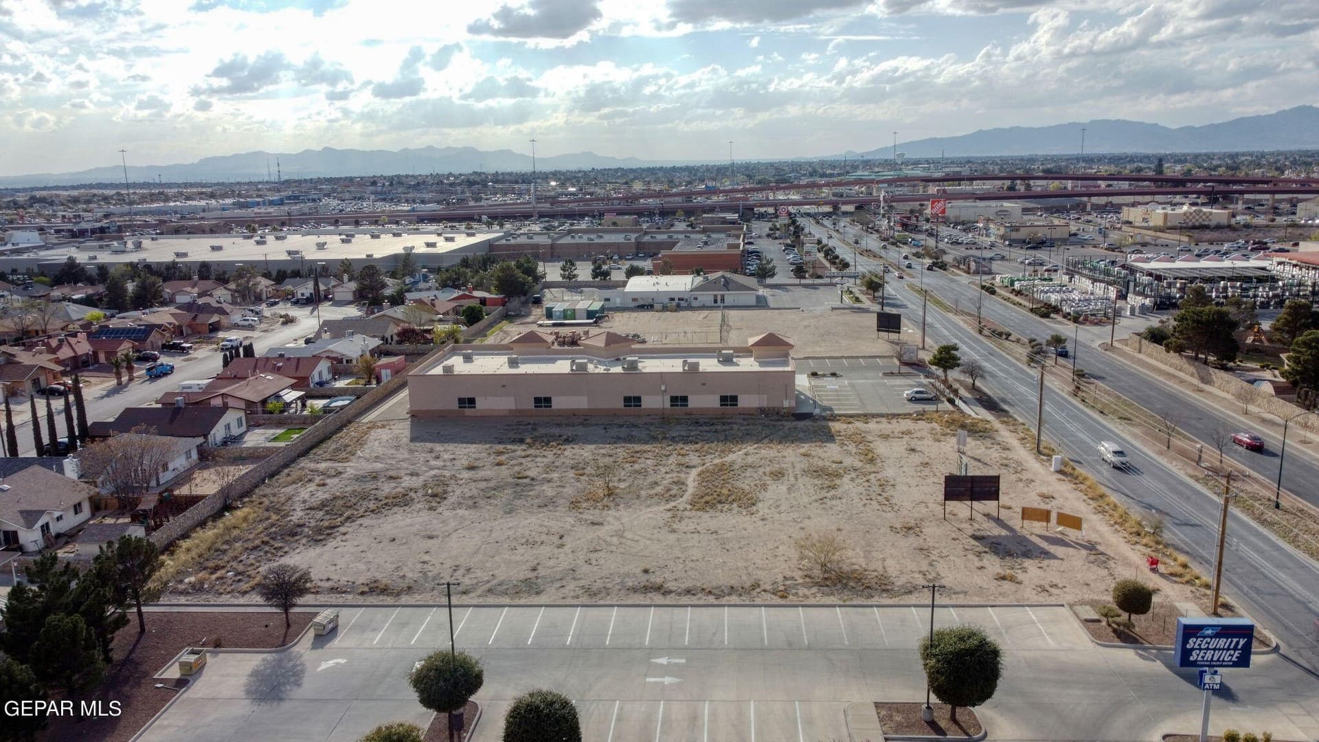 1.1 acres in El Paso County gallery image 2