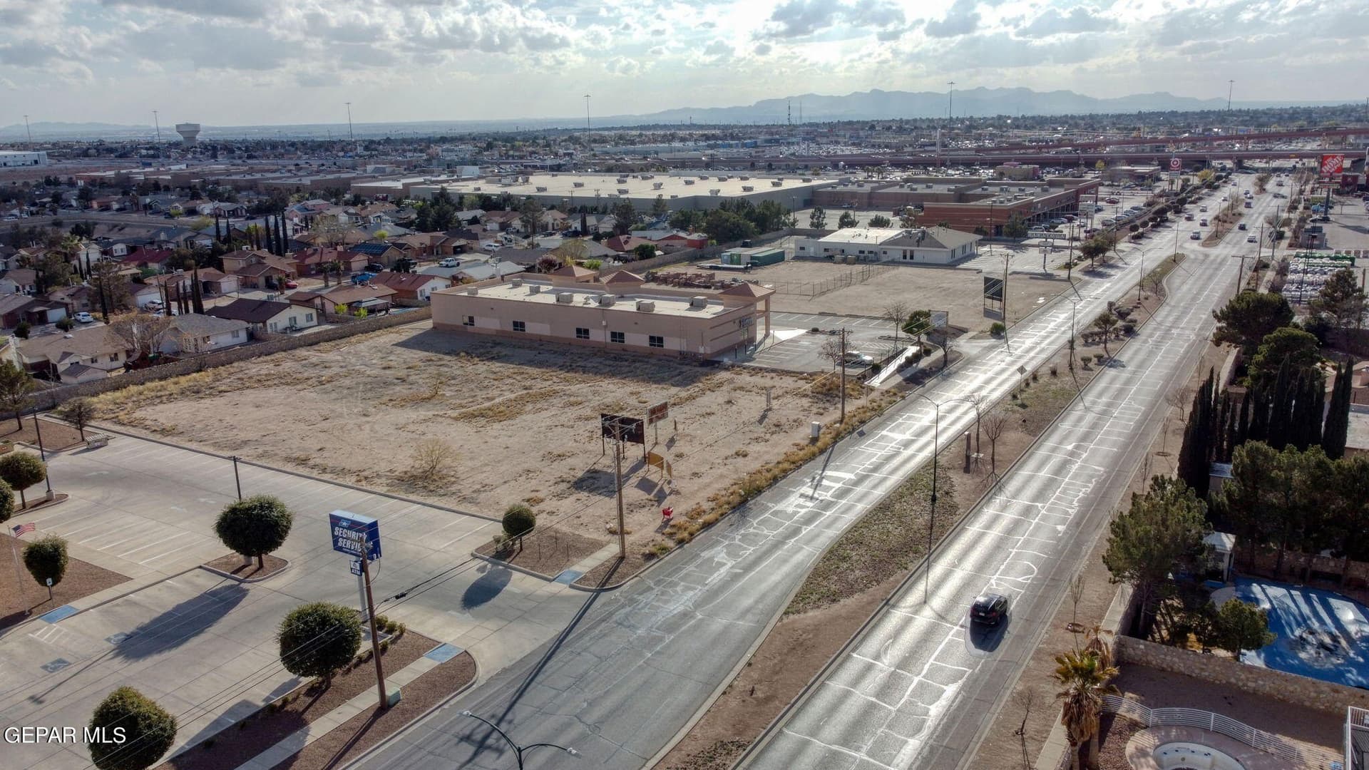 1.1 acres in El Paso County gallery image 3