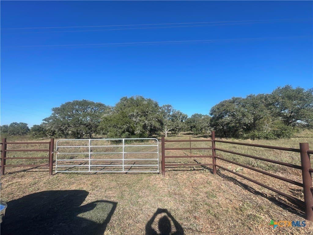 34.3 acres in DeWitt County