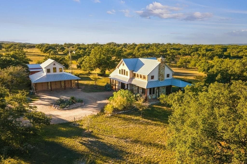 25 acres in Blanco County gallery image 3