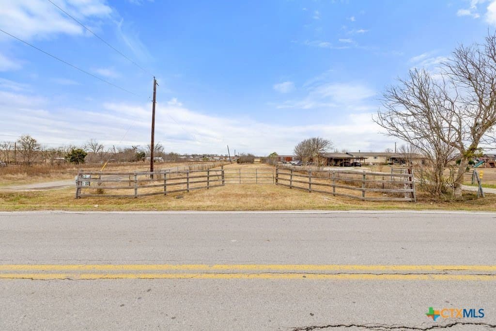 8.44 acres in Travis County gallery image 4