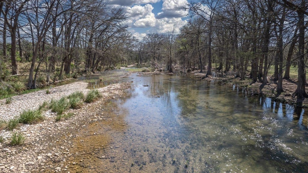 7 acres in Real County - photo 10
