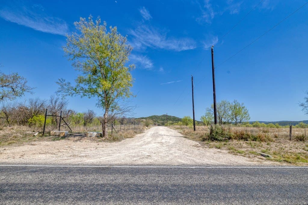7 acres in Real County - photo 47