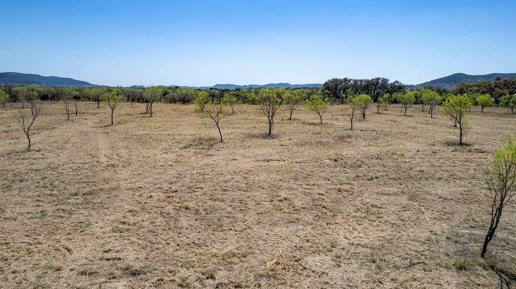 7 acres in Real County - photo 23