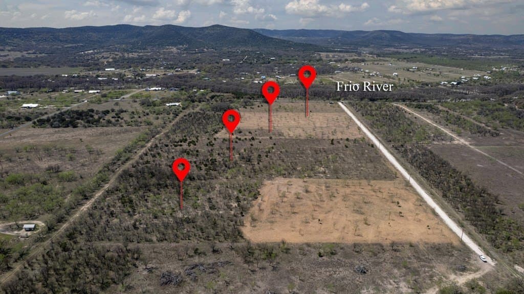 7 acres in Real County - photo 27