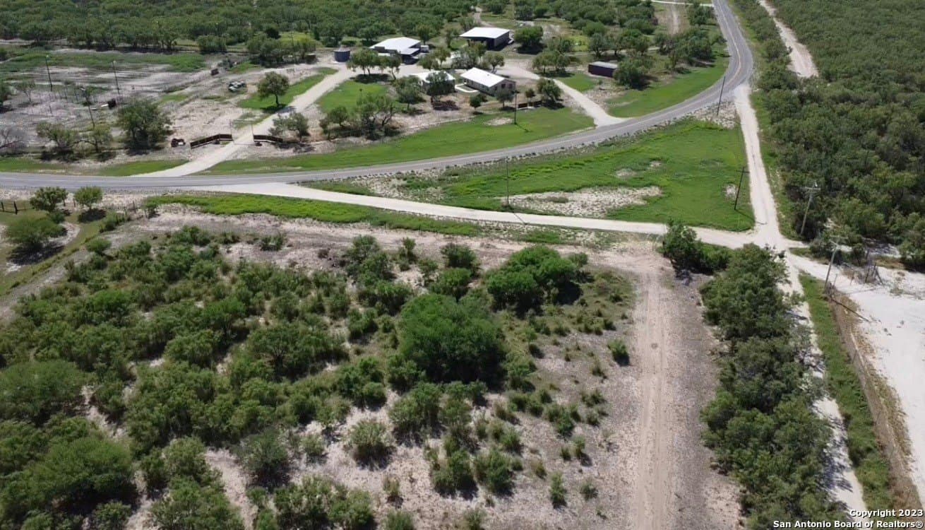 10.31 acres in Zavala County - photo 8