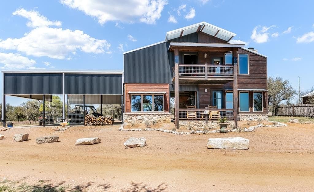 10.2 acres in Gillespie County