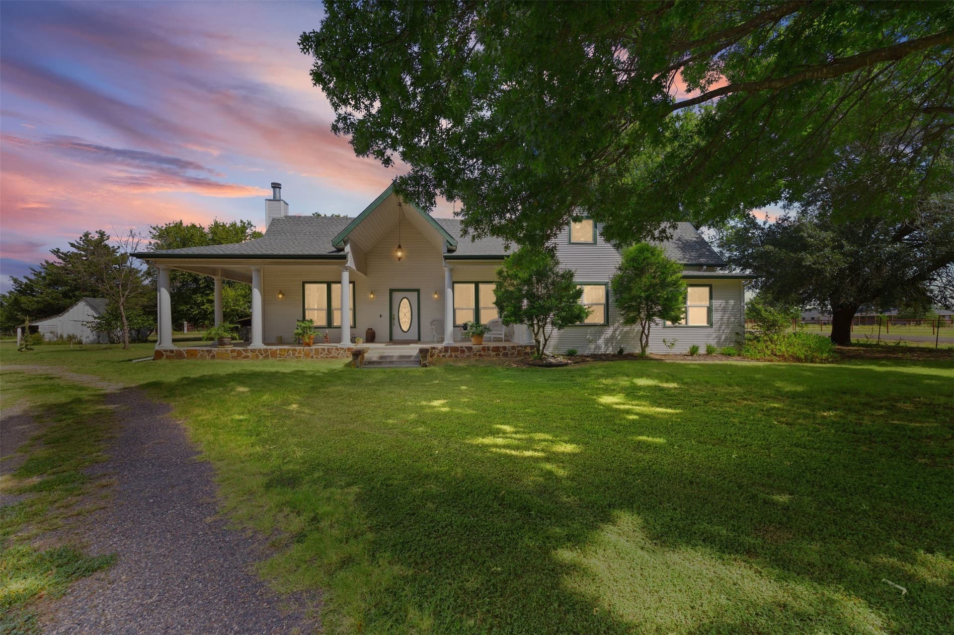 88.89 acres in Ellis County