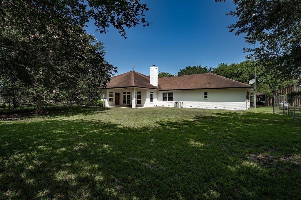 10 acres in Colorado County - photo 3