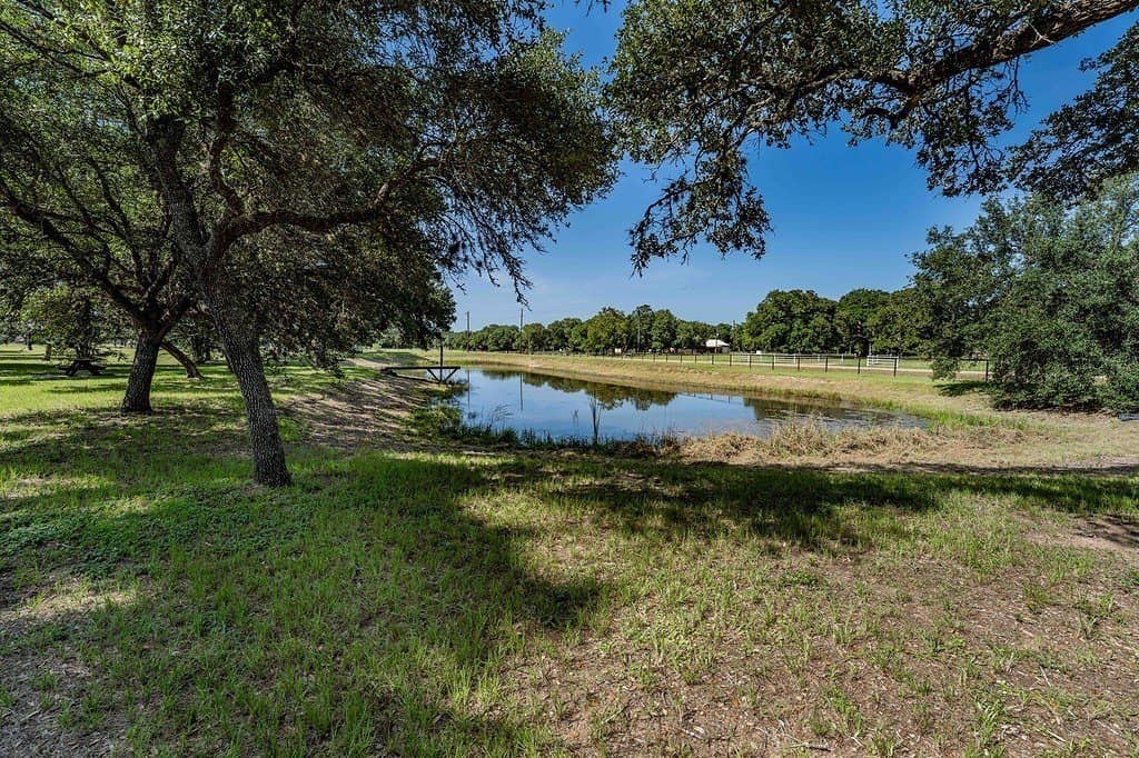10 acres in Colorado County - photo 30