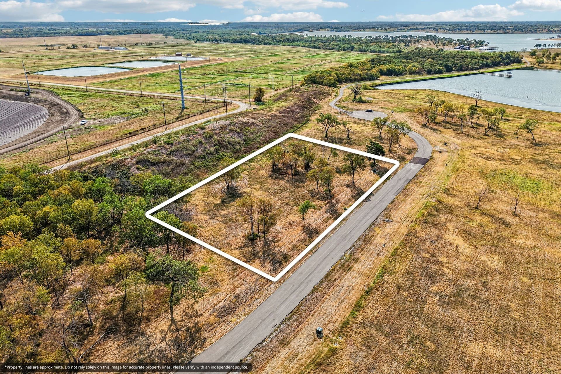 1.59 acres in Navarro County